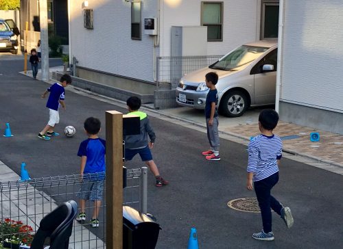 お友達とサッカー