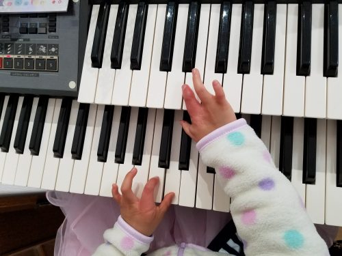 生まれつき4本の指で弾くピアノ できた 体験は きっと挑戦する力の助けになる 生まれつき4本の指で弾くピアノ できた 体験は きっと挑戦する力の助けになる